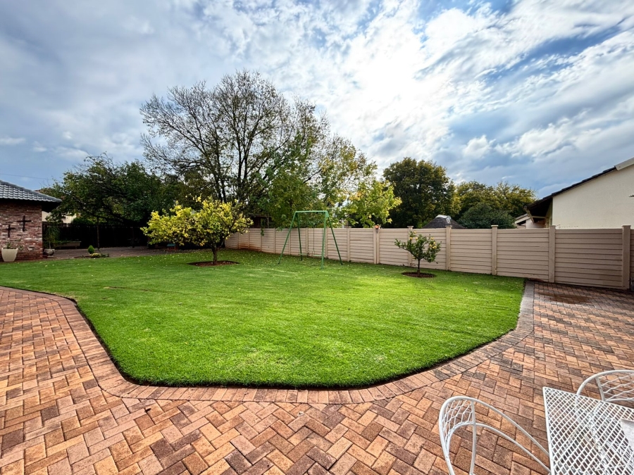 6 Bedroom Property for Sale in Flamwood North West